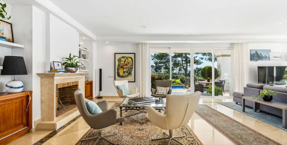 Venta de villa independiente en Aloha 4