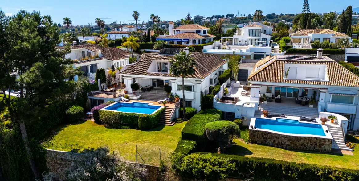 Venta de villa independiente en Aloha 9