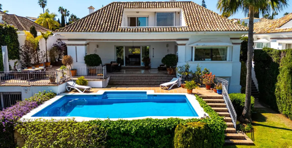 Venta de villa independiente en Aloha 11