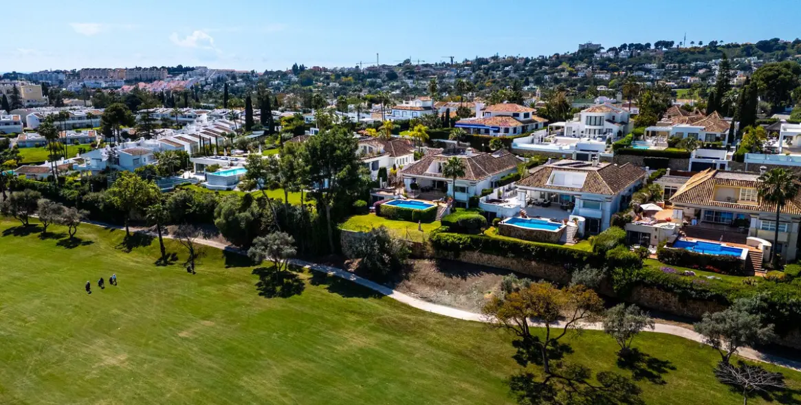 Venta de villa independiente en Aloha 14