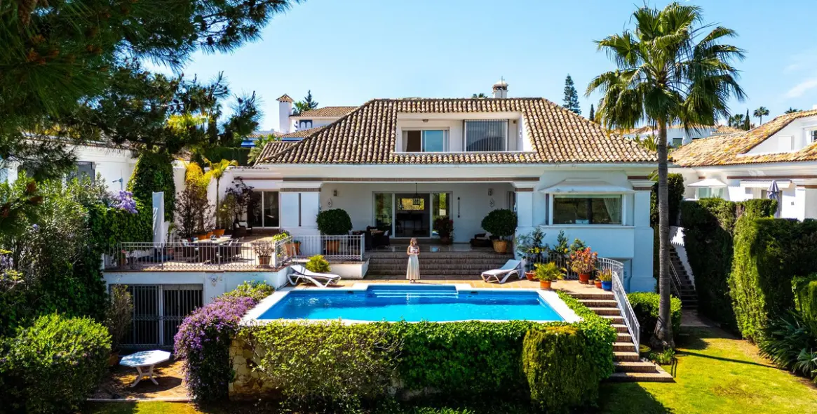 Venta de villa independiente en Aloha 15