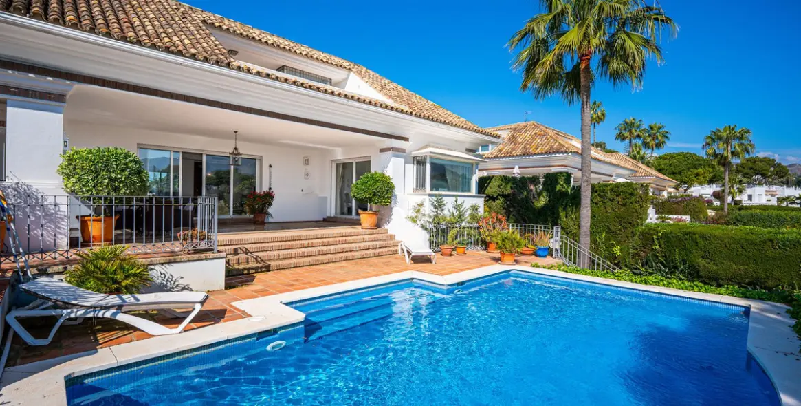 Venta de villa independiente en Aloha 16