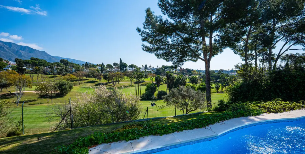 Venta de villa independiente en Aloha 17