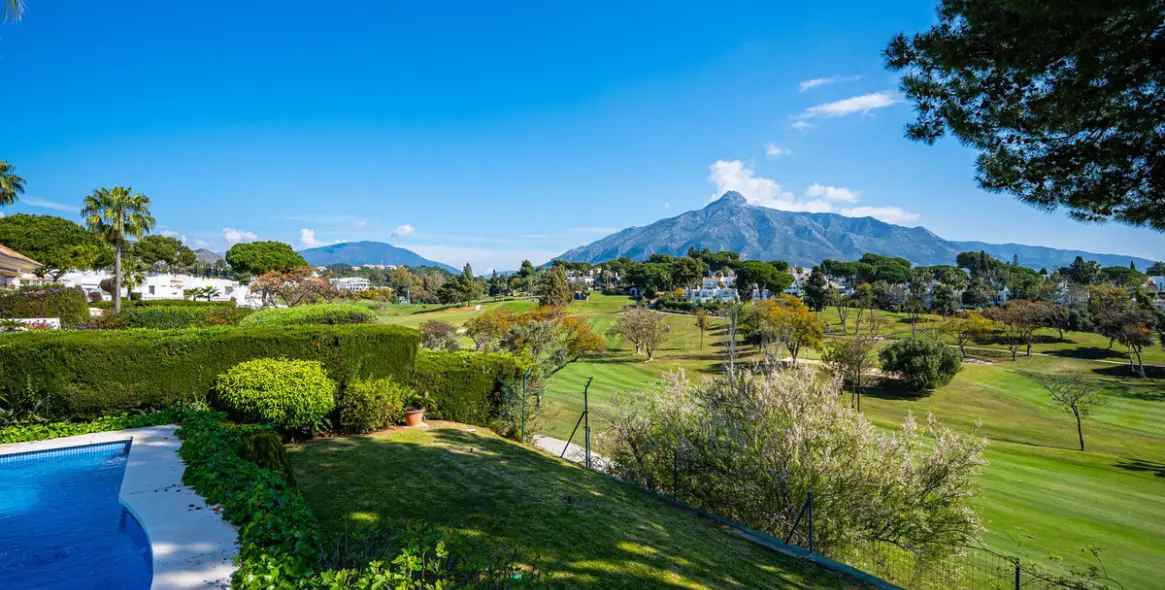 Venta de villa independiente en Aloha 18