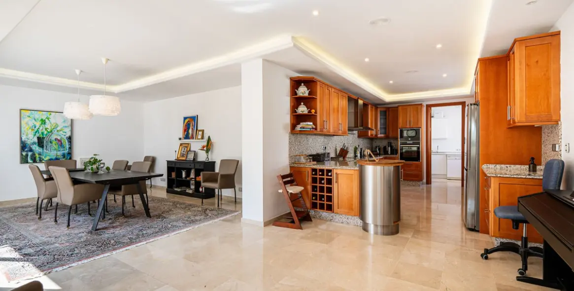 Venta de villa independiente en Aloha 25