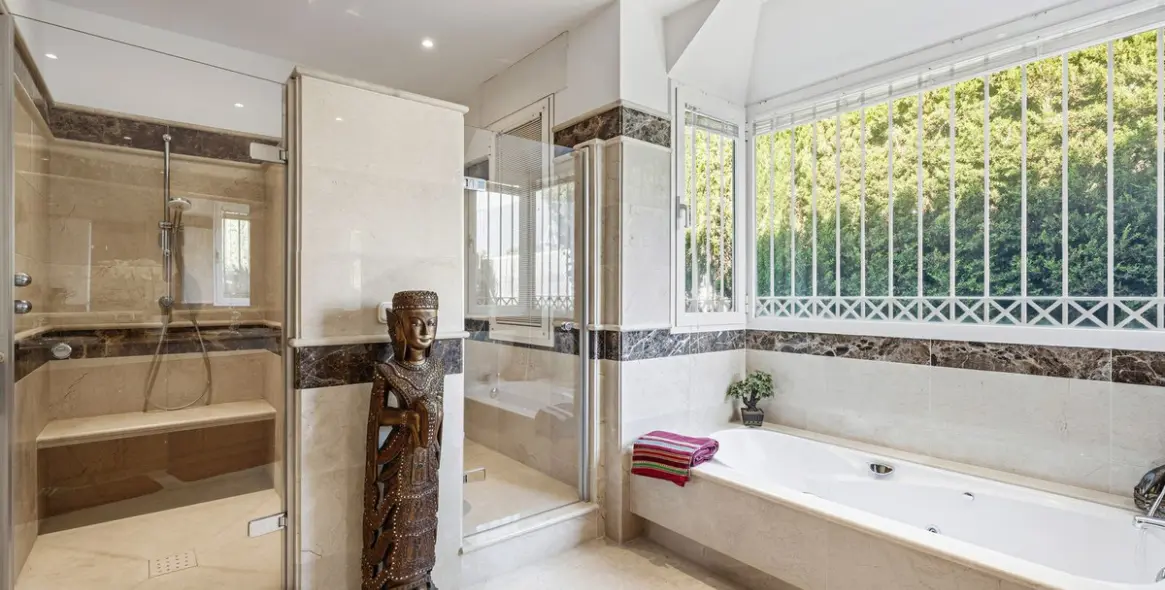 Venta de villa independiente en Aloha 39