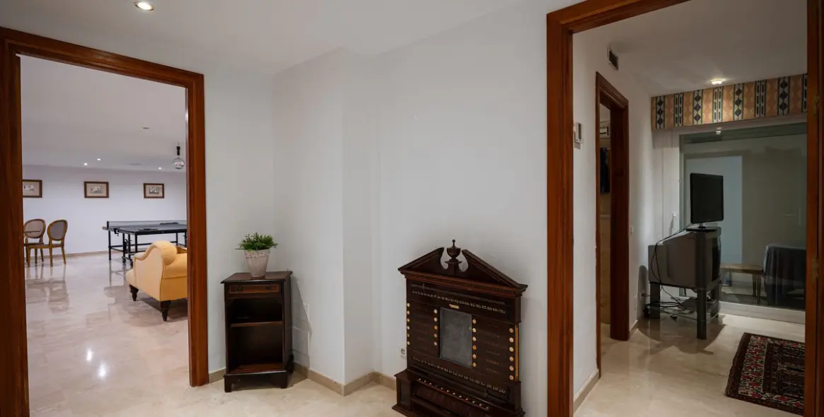 Venta de villa independiente en Aloha 42