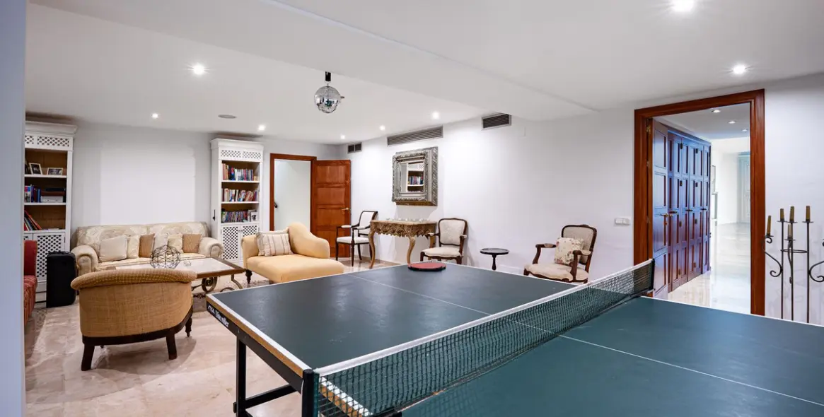 Venta de villa independiente en Aloha 45