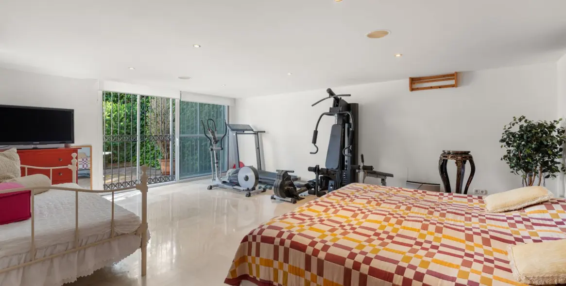 Venta de villa independiente en Aloha 55