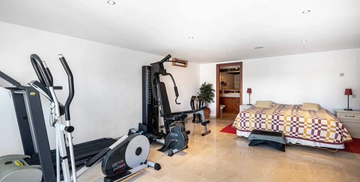 Venta de villa independiente en Aloha 57