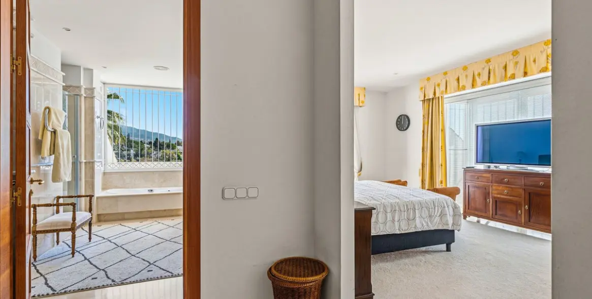 Venta de villa independiente en Aloha 63