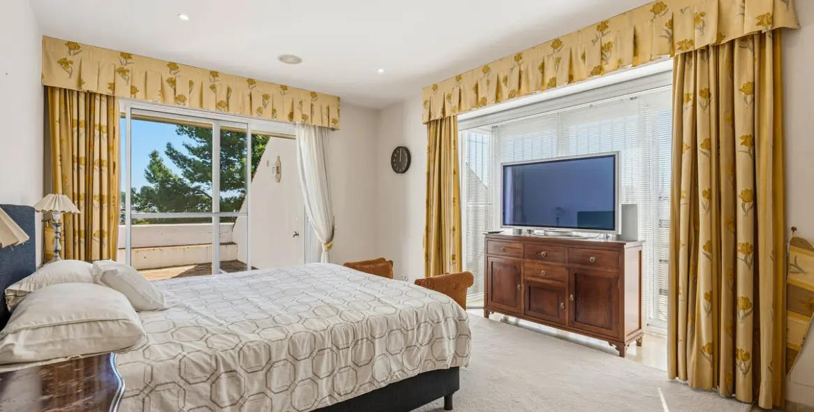 Venta de villa independiente en Aloha 65