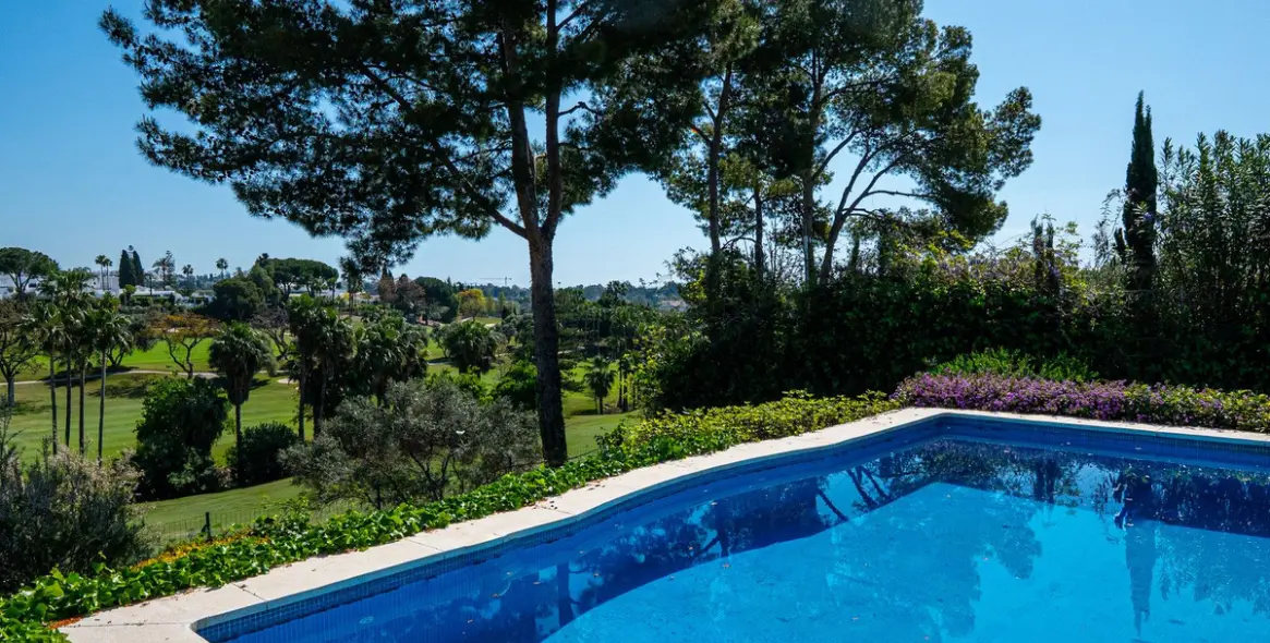 Venta de villa independiente en Aloha 76