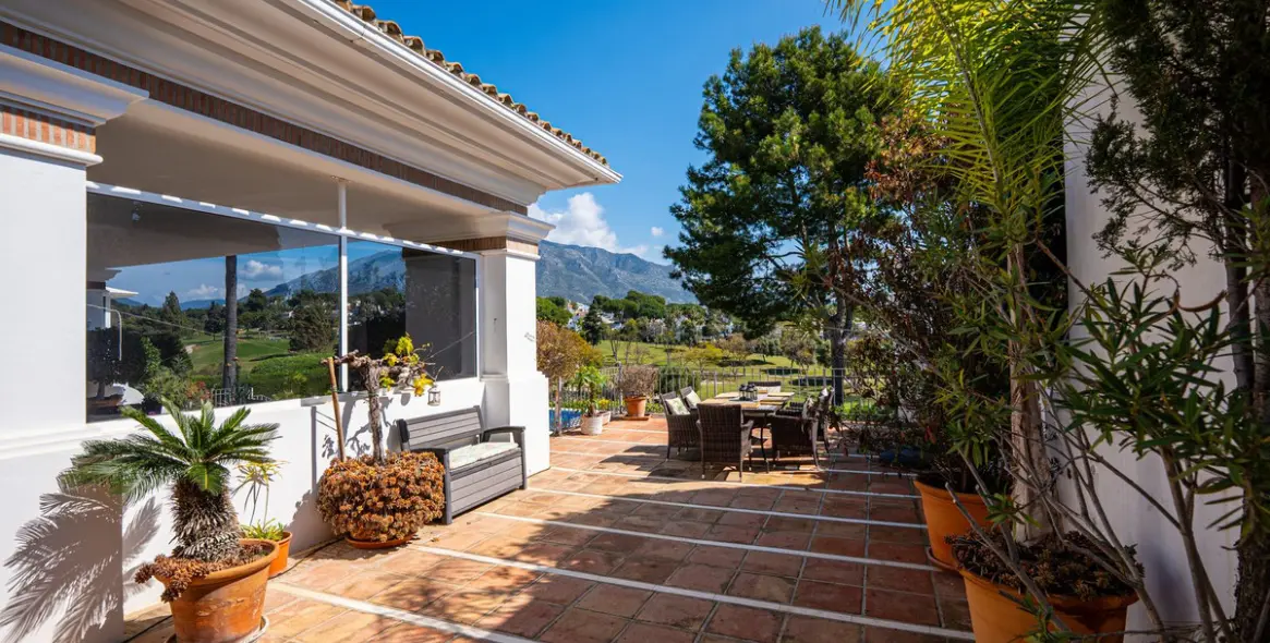 Venta de villa independiente en Aloha 84