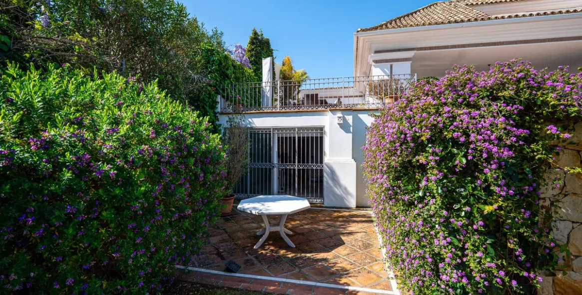 Venta de villa independiente en Aloha 91