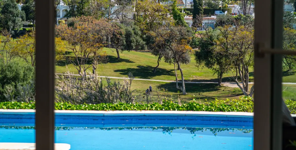 Venta de villa independiente en Aloha 101