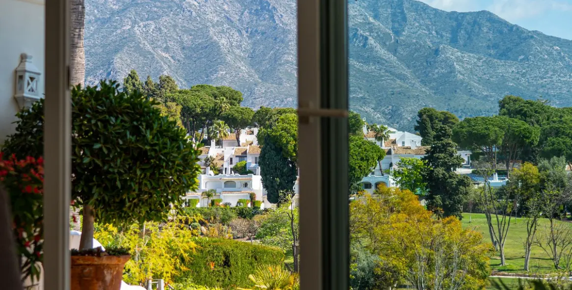 Venta de villa independiente en Aloha 102