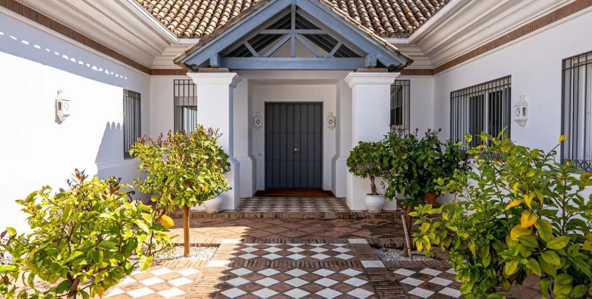 Venta de villa independiente en Aloha 110