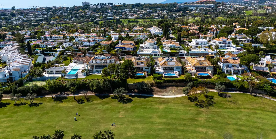 Venta de villa independiente en Aloha 115