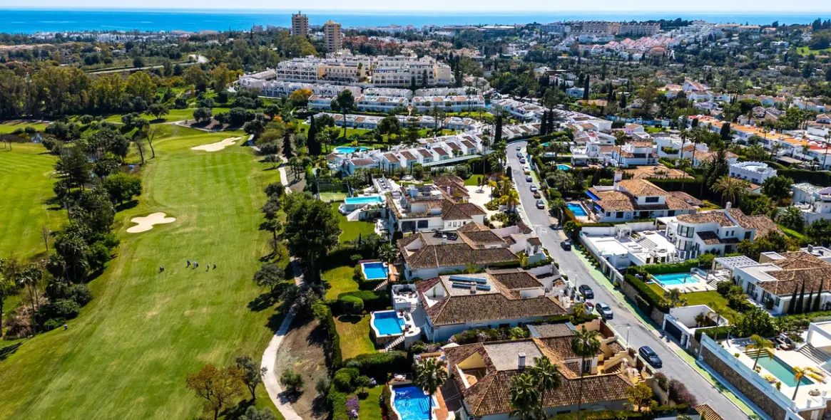 Venta de villa independiente en Aloha 119