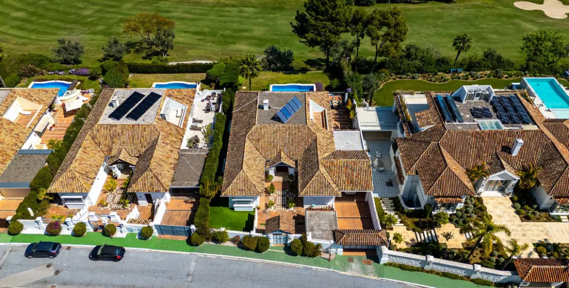 Venta de villa independiente en Aloha 122