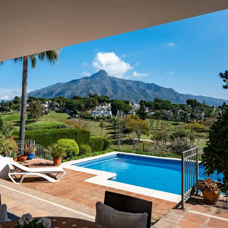 Sale of detached villa in Aloha