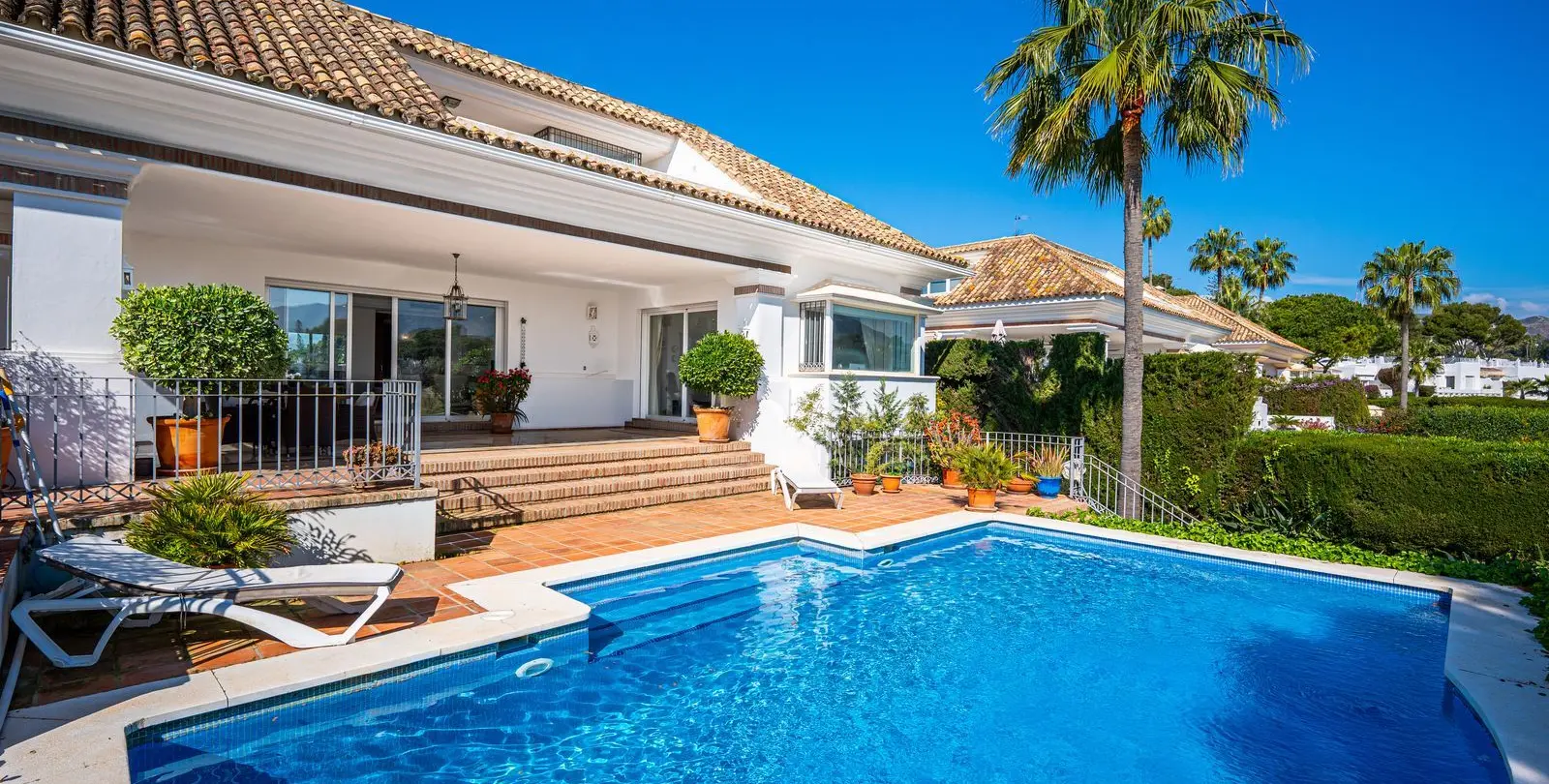 Venta de villa independiente en Aloha 16