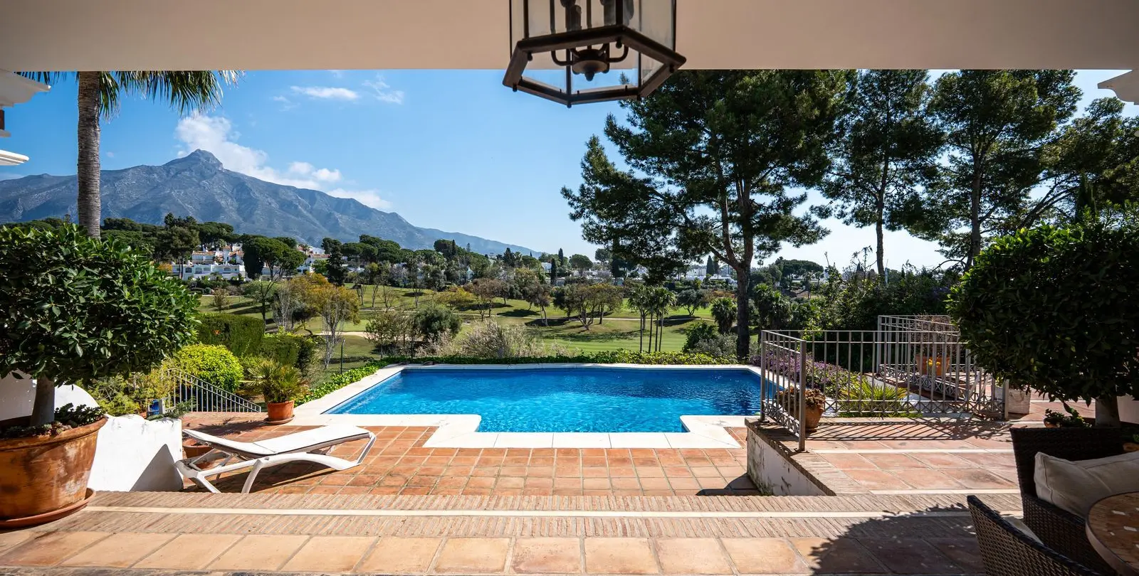 Venta de villa independiente en Aloha 19