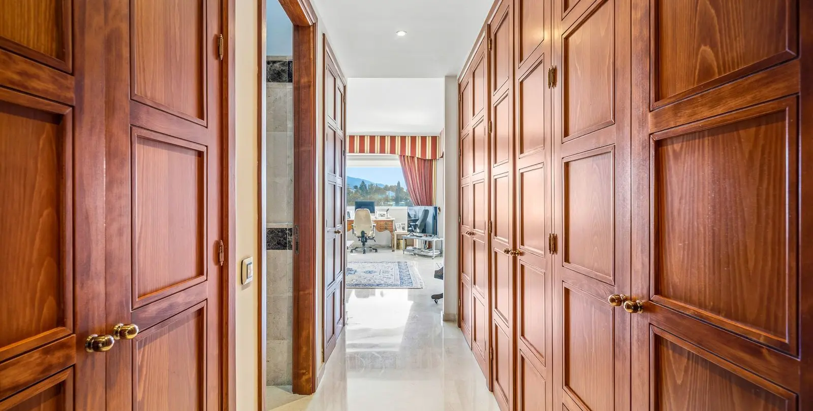 Venta de villa independiente en Aloha 37