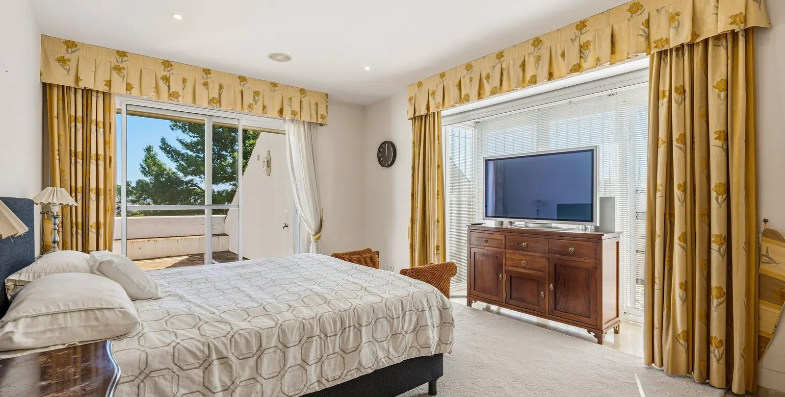 Venta de villa independiente en Aloha 55