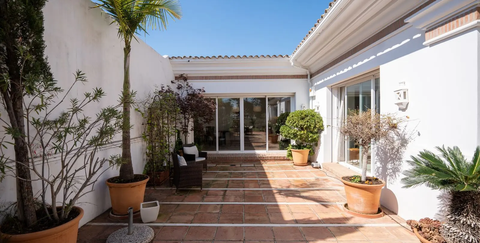 Venta de villa independiente en Aloha 64