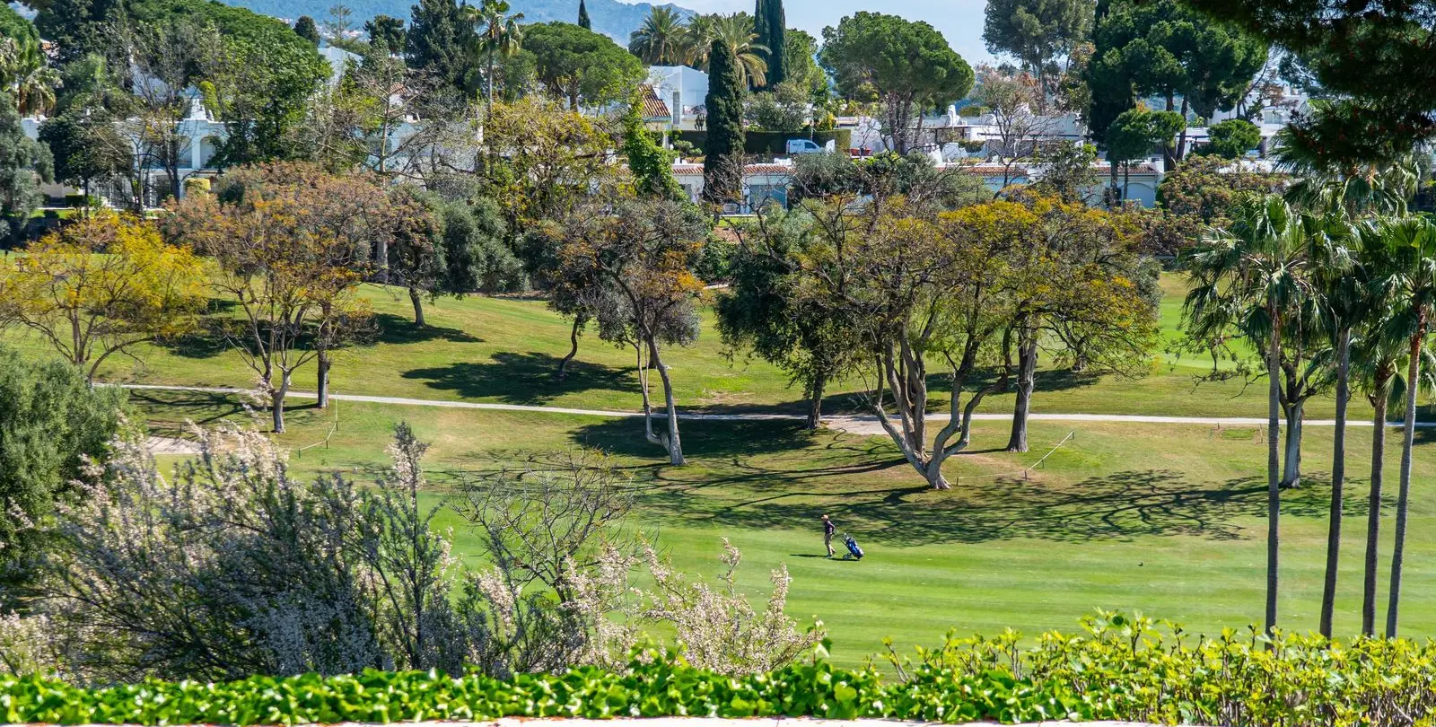Venta de villa independiente en Aloha 75