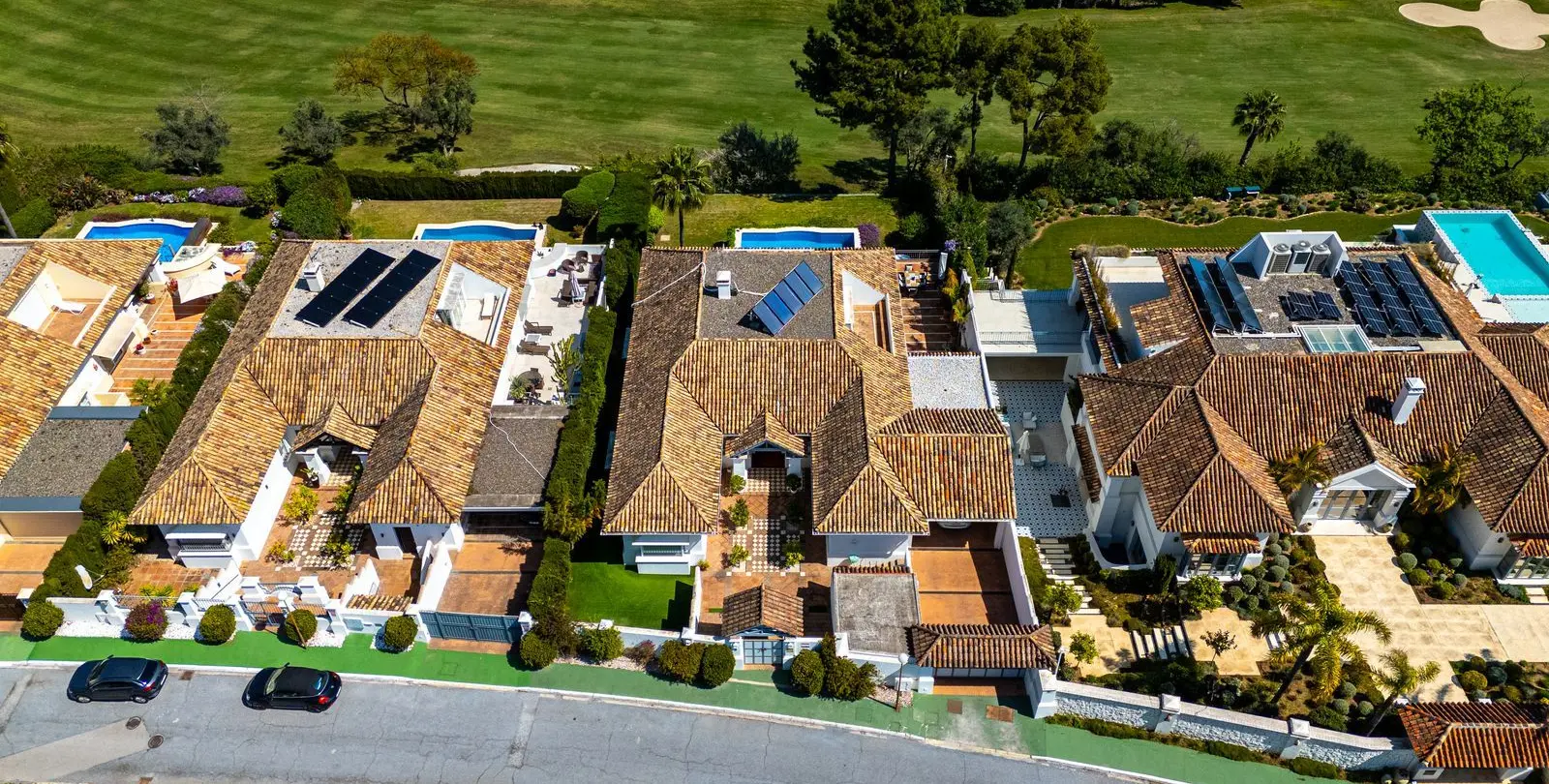 Venta de villa independiente en Aloha 84