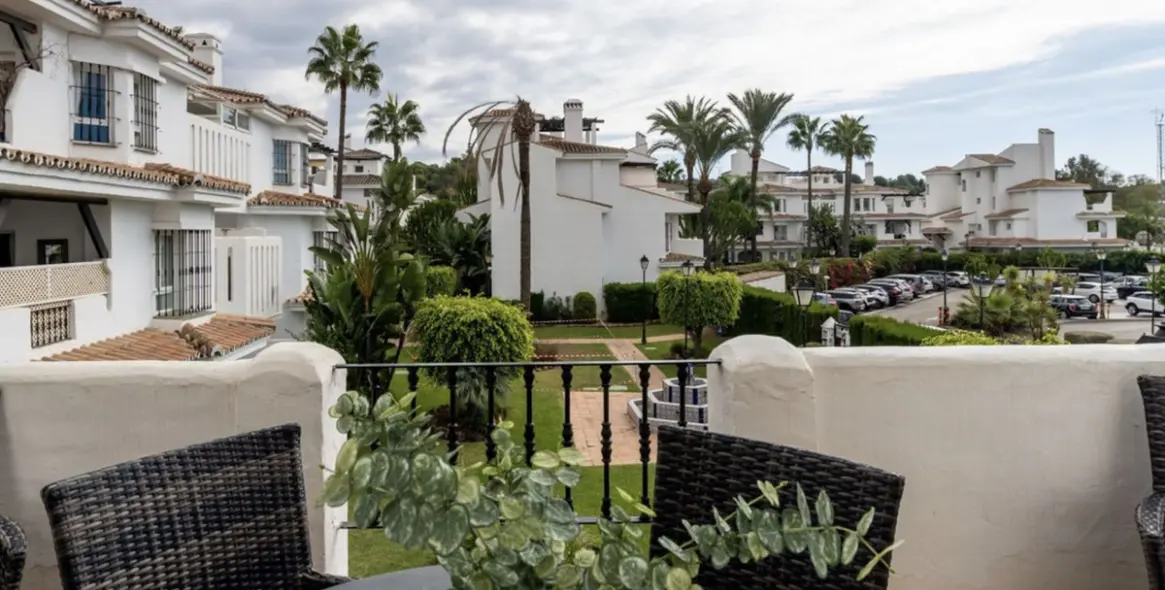 Краткосрочная аренда апартаментов на среднем этаже в Nueva Andalucía 11