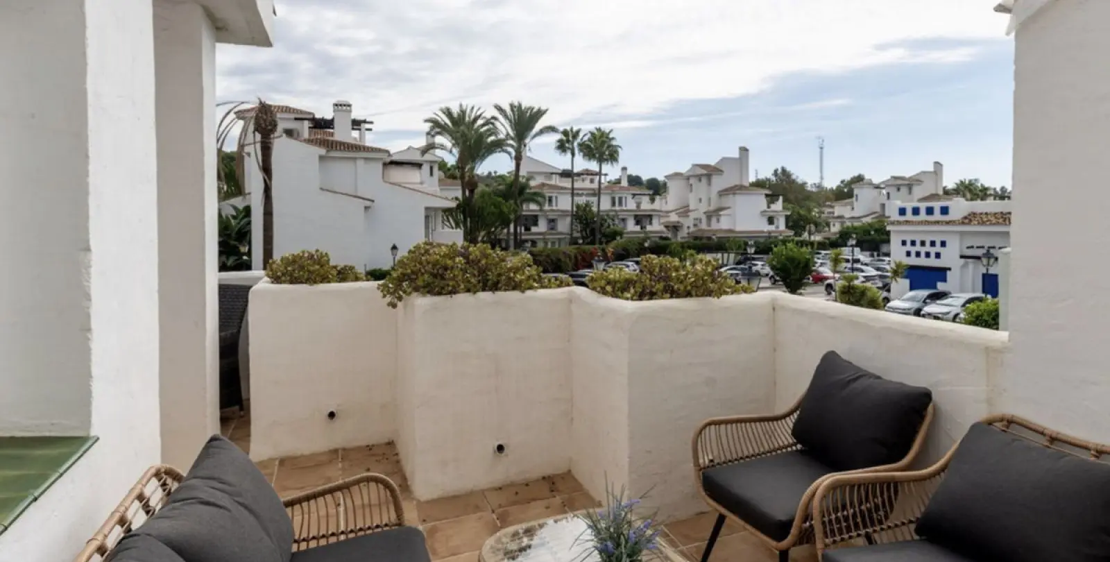 Alquiler a corto plazo de apartamento en planta media en Nueva Andalucía 12