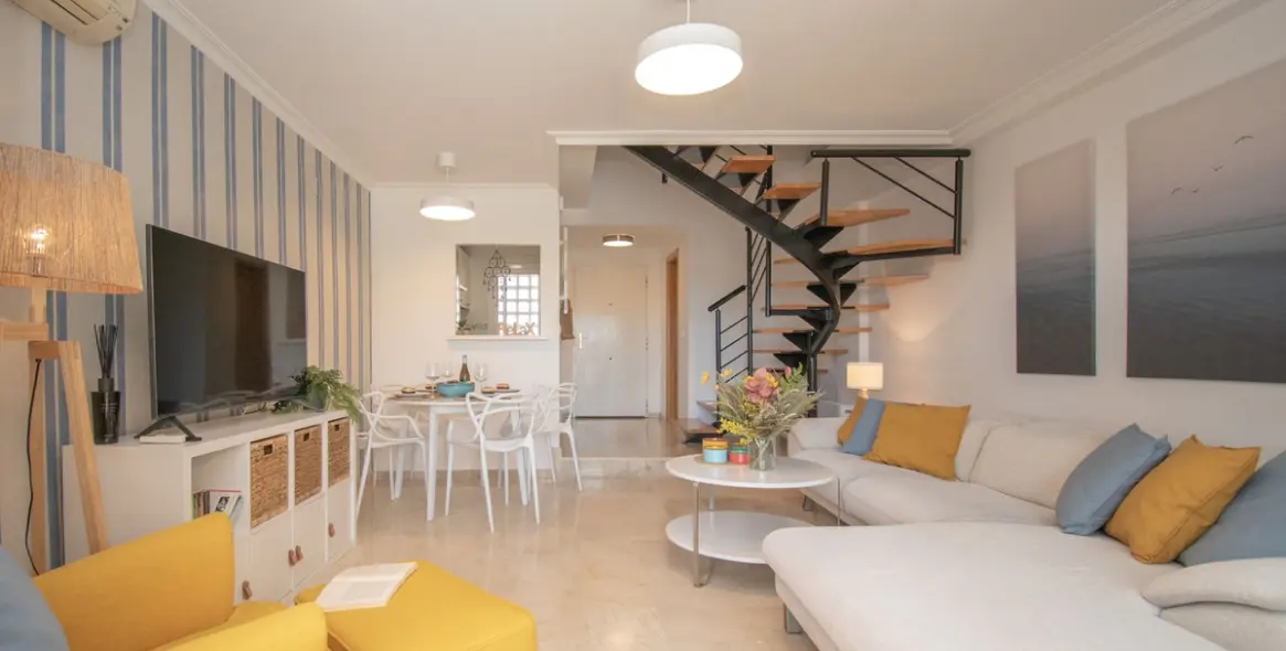 Продажа двухуровневых апартаментов в Mijas Costa 2