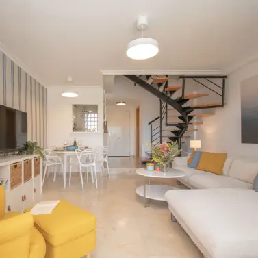 Продажа двухуровневых апартаментов в Mijas Costa