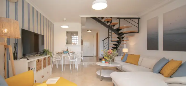 Продажа двухуровневых апартаментов в Mijas Costa 1