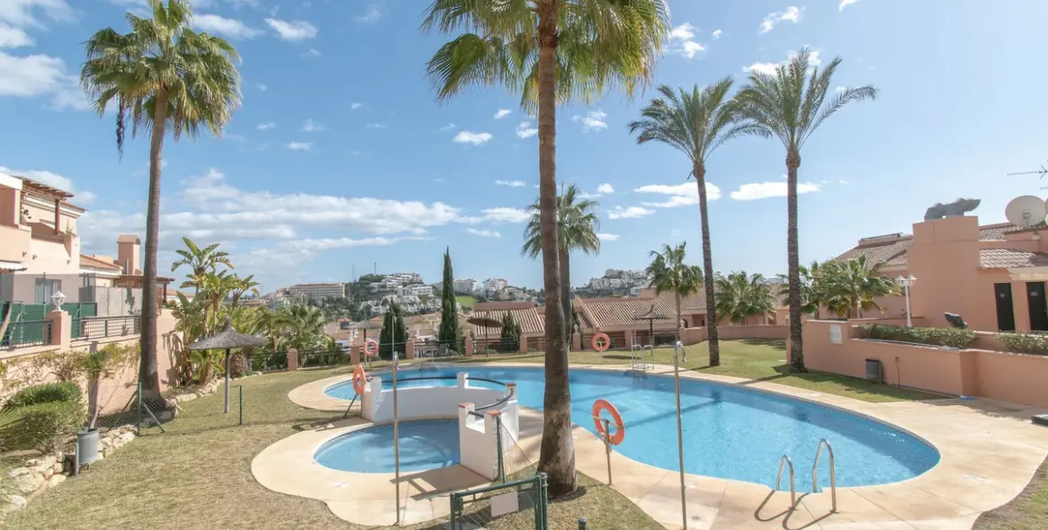 Продажа двухуровневых апартаментов в Mijas Costa 4