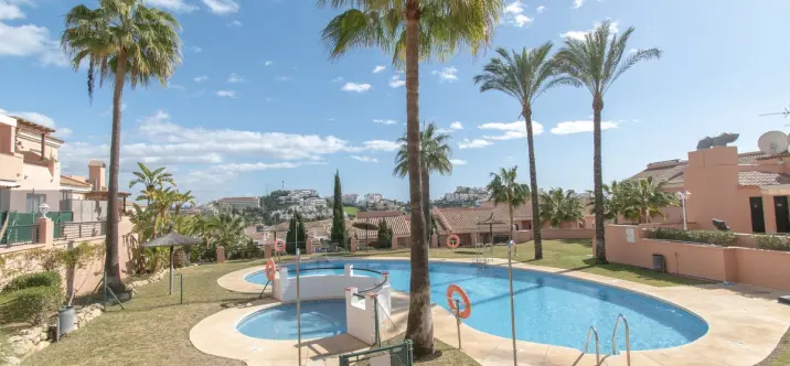 Продажа двухуровневых апартаментов в Mijas Costa 3