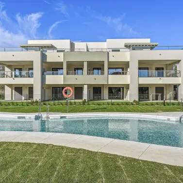 Sale of middle floor apartment in Casares Playa