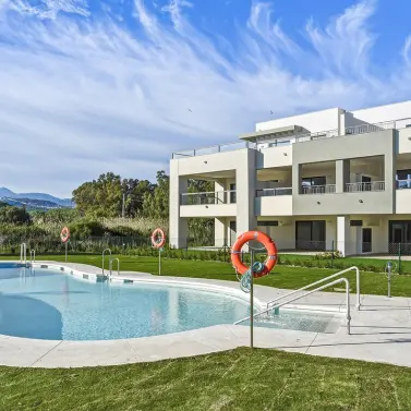 Sale of middle floor apartment in Casares Playa