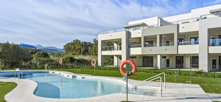 Sale of middle floor apartment in Casares Playa 1