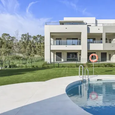 Sale of middle floor apartment in Casares Playa