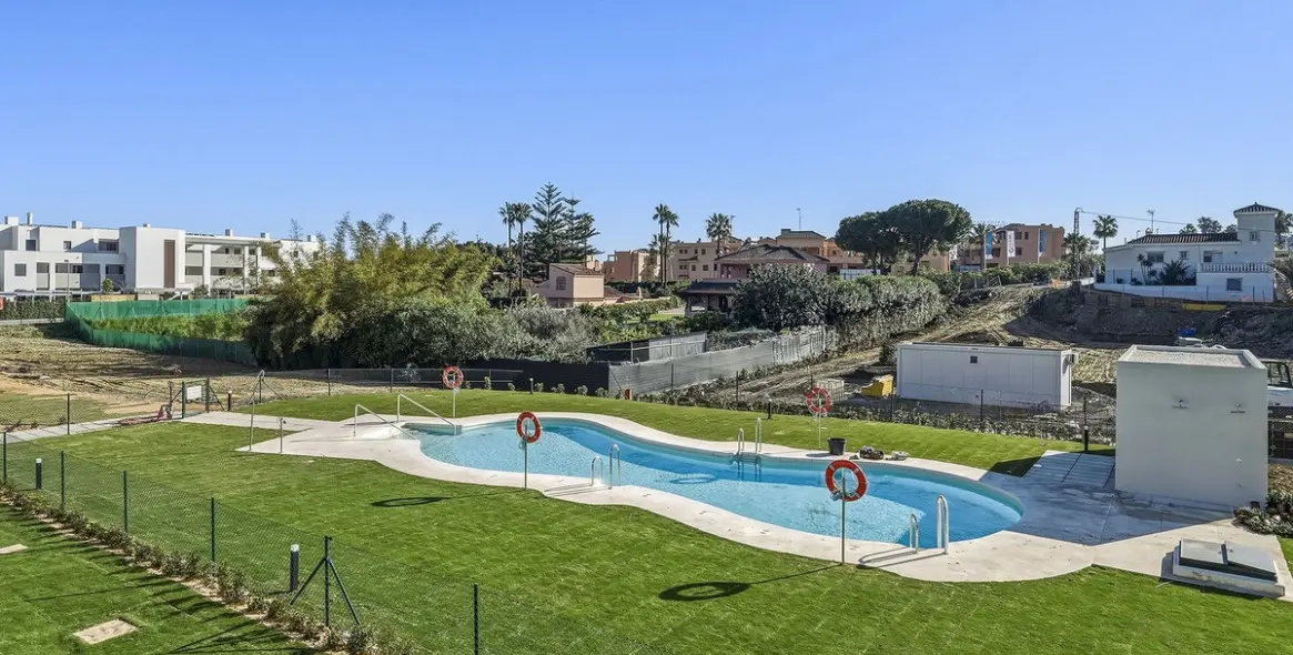 Sale of middle floor apartment in Casares Playa 4