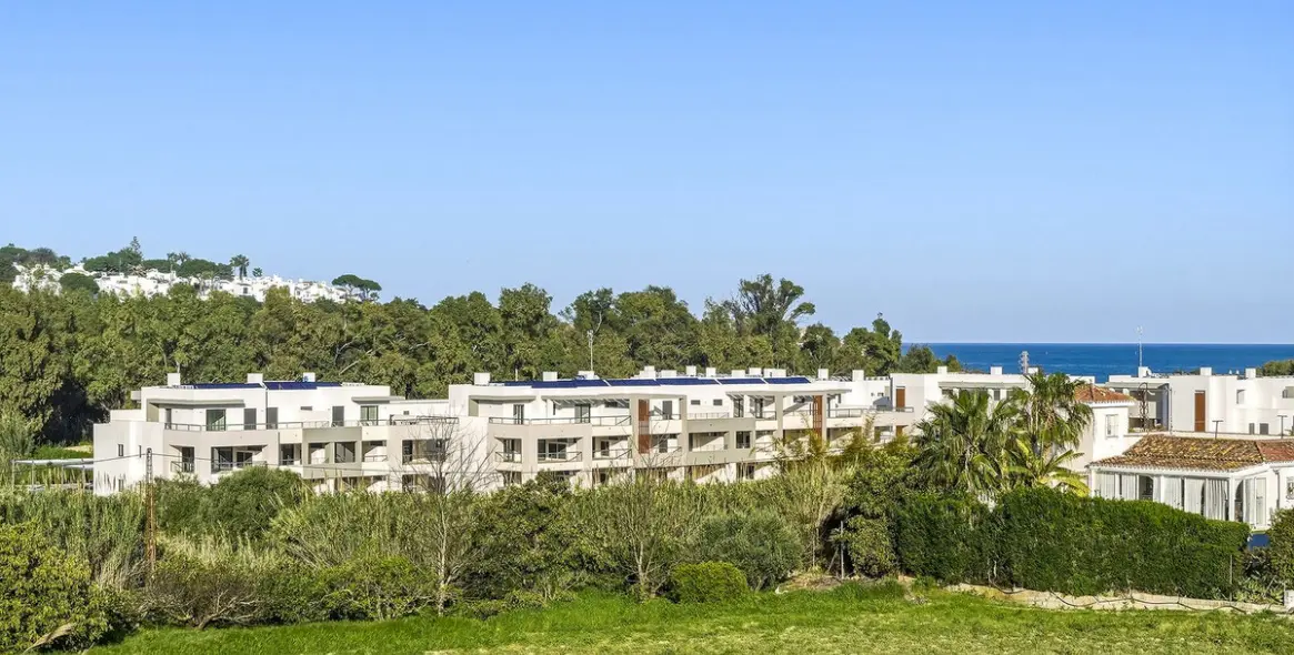 Sale of middle floor apartment in Casares Playa 5