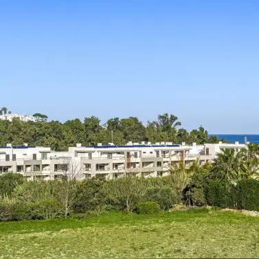 Sale of middle floor apartment in Casares Playa