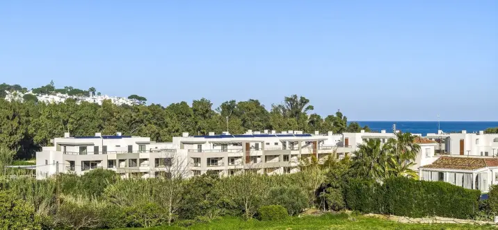 Sale of middle floor apartment in Casares Playa 4