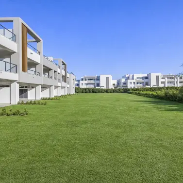 Sale of middle floor apartment in Casares Playa