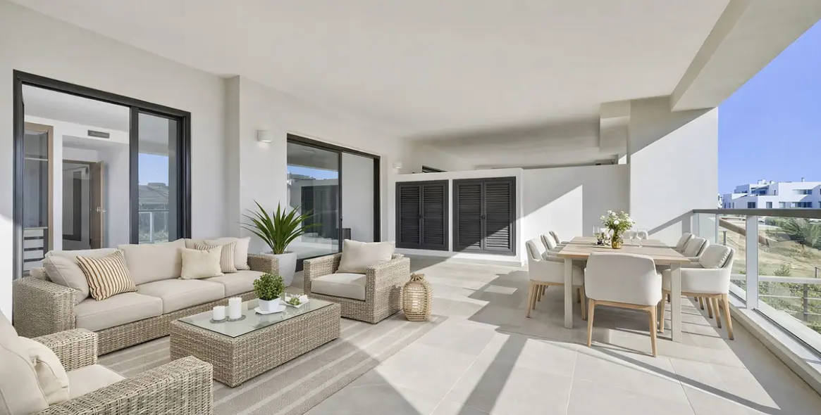 Sale of middle floor apartment in Casares Playa 7